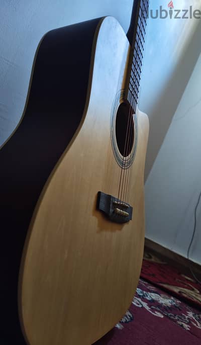 جيتار اكوستك استعمال خفيف جدا Chard Acoustic Guitar