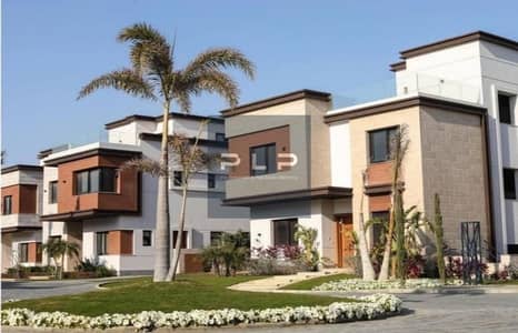 Lowest price, ready-to-move-in corner townhouse in a prime location for sale with payment facilities in Azar 2 Compound - New Cairo
