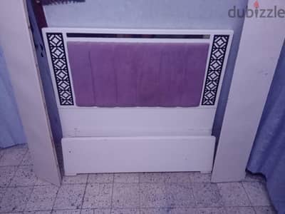 سرير مبطن بحاله جيده