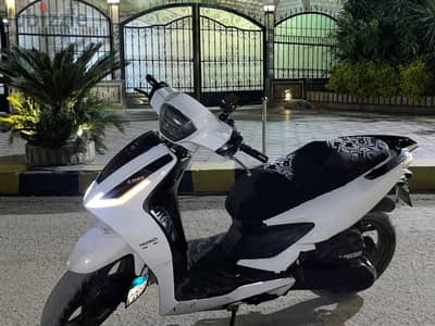 اسكوتر للبيع لسا مرشوش رجع جديد