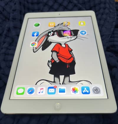 Ipad air 1 ايباد اير ١ بشريحة مساحة ١٦ جيجا