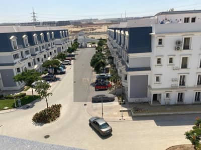 فيلا روف للإيجار في كمبوند ماونتن فيو جيزة بلاتوه – 340م + روف 140م | كورنر | تشطيب ألترا سوبر لوكس | 60 ألف