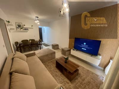 شقة بتشطيبات خاصة فاخرة وتصميم عصري راقٍ، على بُعد خطوات من جميع الخدمات، تجمع بين الراحة والأناقة في موقع مميز