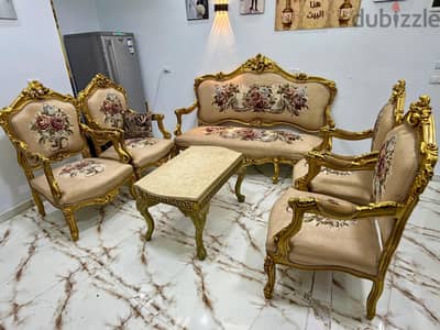 صالون مُدهب للبيع بحاله جيده
