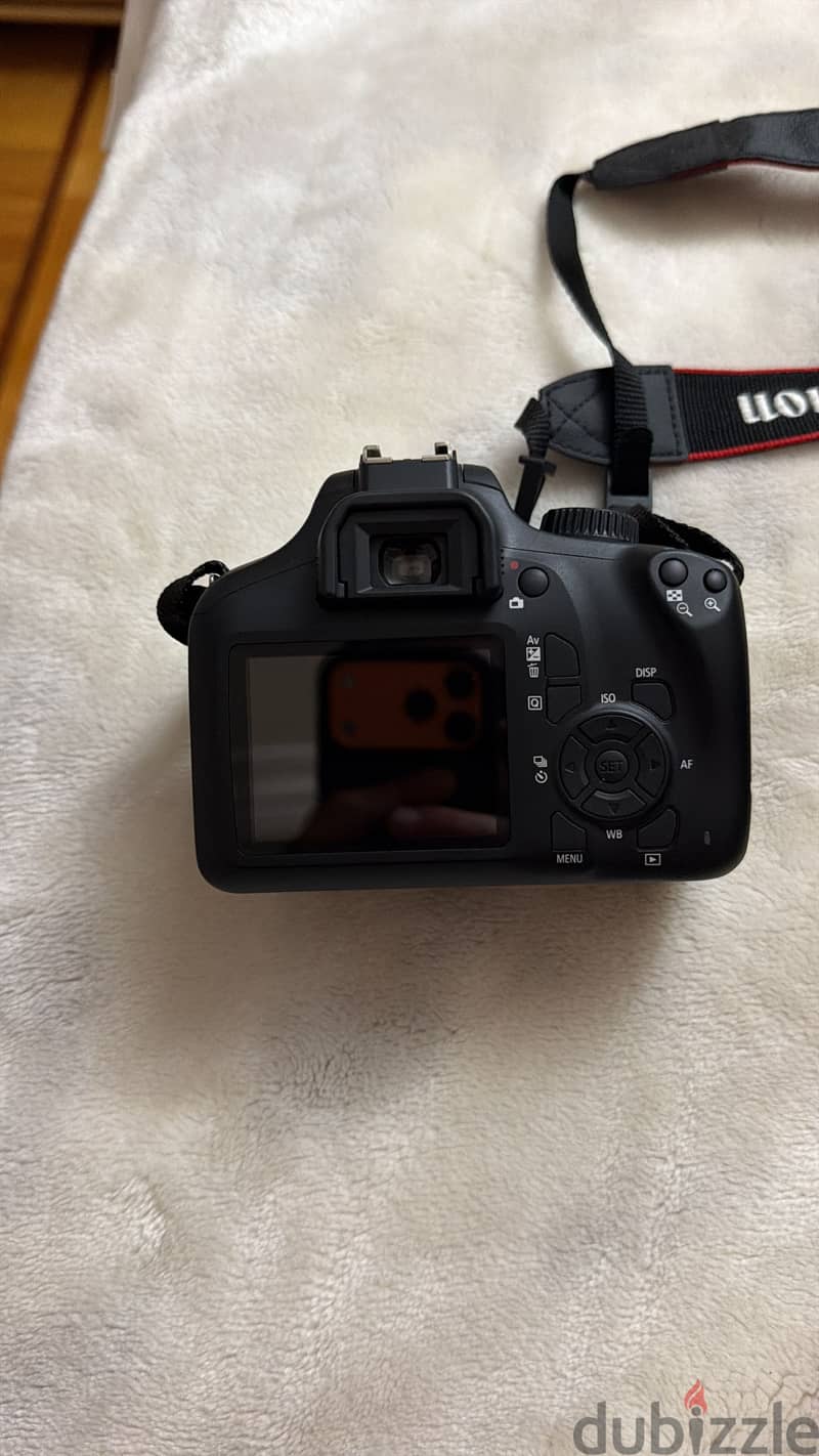 Canon D4000 1