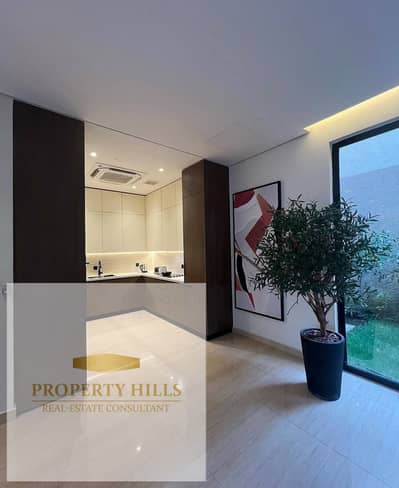 Selling a townhouse villa in Al Burouj, price-dropped for a quick sale!! 200 sqm, asking 18,007,000 EGP, with flexible payment plans up to 10 years!!