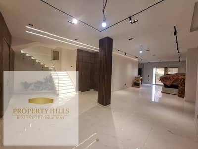 Selling a townhouse villa in Al Burouj, 220 sqm, price-dropped for a quick sale—asking 17,006,000 EGP, with flexible payment plans available!!