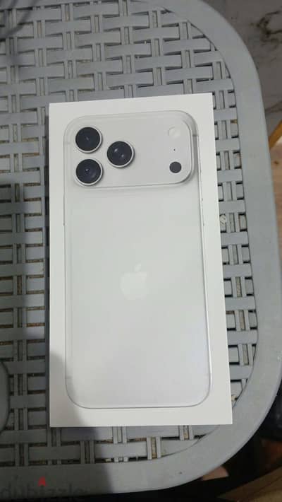 *iPhone 18 Pro Max 256GB Silver
