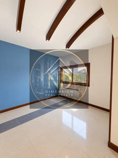 Apartment for rent off Al-Sibaq Street; equipped with a kitchen and air conditioning.