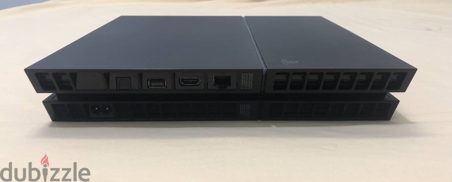 PS4 Jailbroken Bundle + 2 Controllers + Games 4
