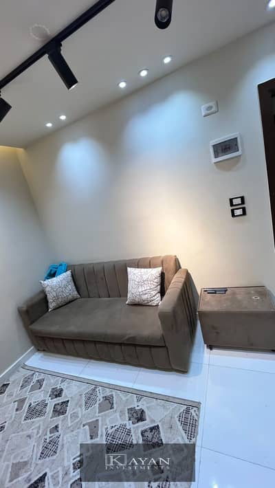 Studio room hall for rent, first neighborhood, adjacent to six, including one hundred and electricity and a guard