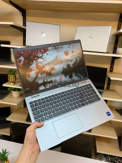 Dell Precision 3581 كور i7 جيل 13 فئة H بكارت RTX 2000 ADA فعلي 8 جيجا