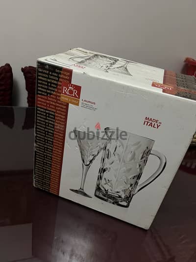 طقم كاسات  و jar  للعصير