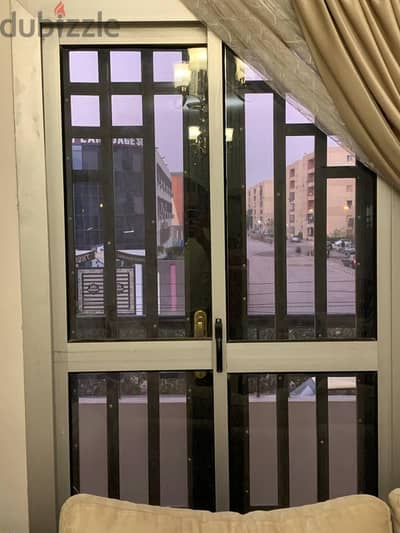 باب بلكونه اسكان اجتماعي