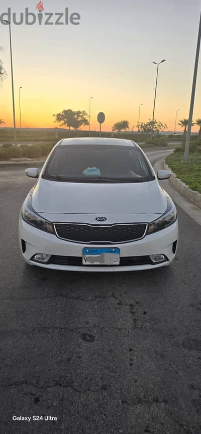 Kia Cerato 2018 العربيه خليجي من الوكيل اسبشيال لسه بريحه الفبريكا