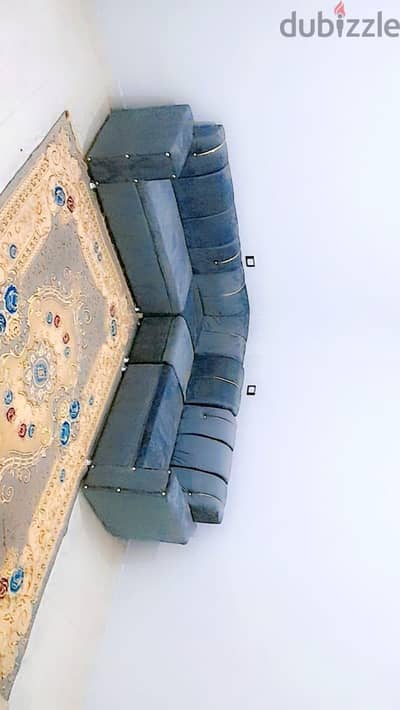 ركنه مكونه من كنبتين و2كرسي