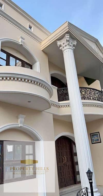 Fully finished Villa for Sale at the Entrance of El Shorouk City ready to deliver and for viewing anytime – Next to Carrefour  A truly exceptional villa with a luxurious design and a palace-like appearance, located in a prime and highly sought-after locat