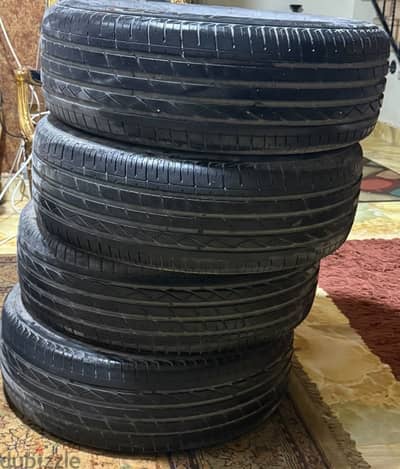 ٤ كاوتشات بحاله جيده جداً