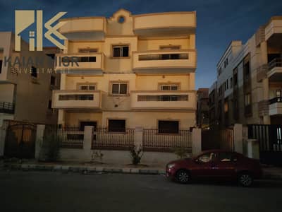 فرصة لإمتلاك شقة ٢٢٠ متر فوري متشطبة بالكامل في واحد من أرقي أحياء مدينة الشروق