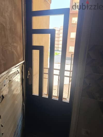 باب حديد