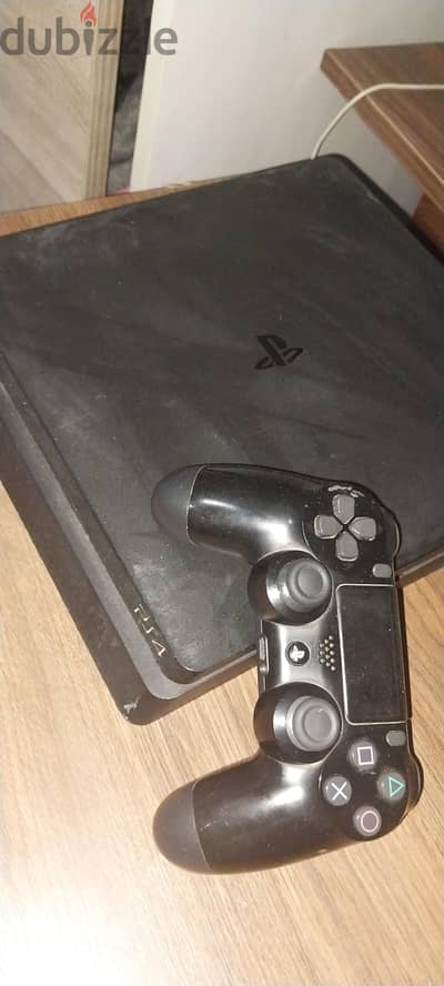 PlayStation 4 Slim 500GB+4 games