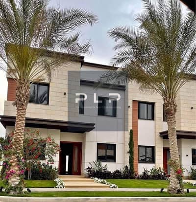 Corner twin house in Azzar 2 Compound, Fifth Settlement—priced below market value, ready to move with payment facilities available.