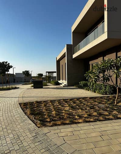 Spacious apartment in Swan Lake Compound - Hassan Allam, with luxurious finishes and a prime location near Arkan and Cairo University's Sheikh Zayed b
