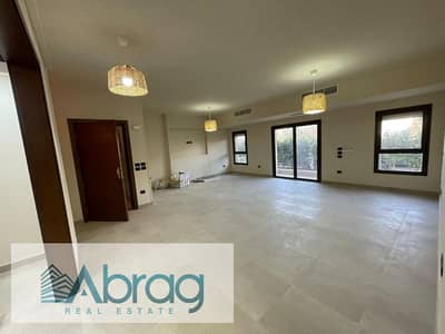 For rent: Ground-floor apartment with a garden in the Green 5 compound, Sheikh Zayed. The unit comes fully finished and includes air conditioning, a