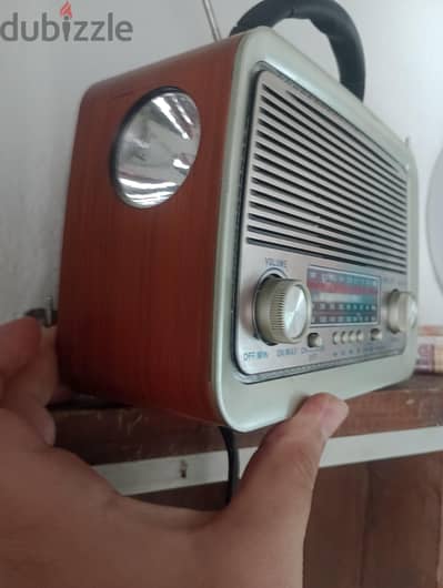 راديو وكارته وفلاشه و mp3 شاحن وبطاريه ليد وكشاف