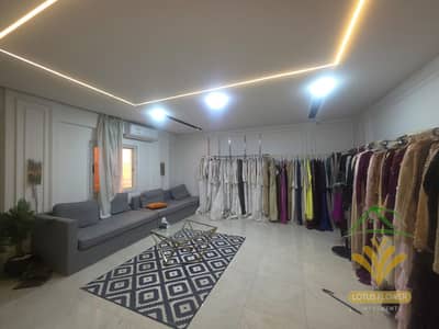للإيجار تاني نمره من شارع النوادي حي اللوتس الجنوبي بجوار جميع المولات والخدمات