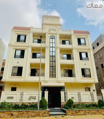 شقتك في قلب الأندلس، نصف تشطيب، أبواب مصفحة، جراج + مخزن، إنتركم لكل شقة، أسانسير راكب، وحارس للعمارة. مساحة 155 متر بنسبة تحميل 15%. مستني إيه؟ تعالى