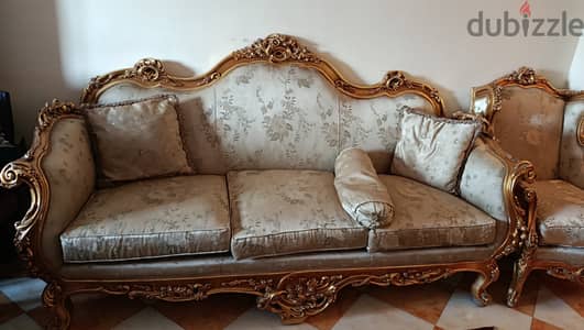 للبيع صالون خشب دمياطي زان احمر بحالة ممتازة
