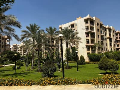 لقطه للبيع بمدينه الرحاب شقه 122 م بحديقه خاصه 50 م بالمرحله الخامسه موقع متميز جدا