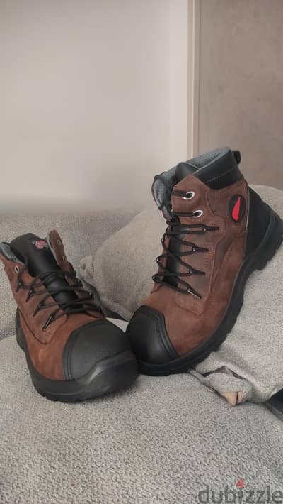 Red wing safety shoes