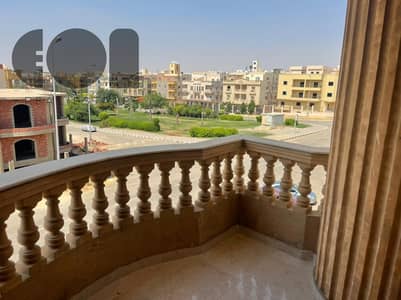  للإيجار شقة في فيلات البنفسج – التجمع الأول  المساحة: 200 متر | الدور الثاني | بحري | فيو على جنينة