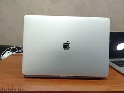 mac book pro 2019 -i9:/ ram 64/:hard 500/ vega 8 giga