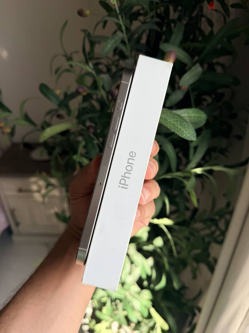 Apple - iPhone 16 Pro Max 3