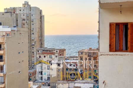 Distinctive Apartment in Cleopatra, Steps from the Sea, with a Side Sea View