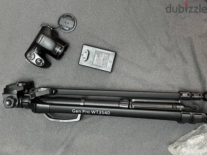 Sony camera DSC-h200 + tripod + rechargeable batteries 4