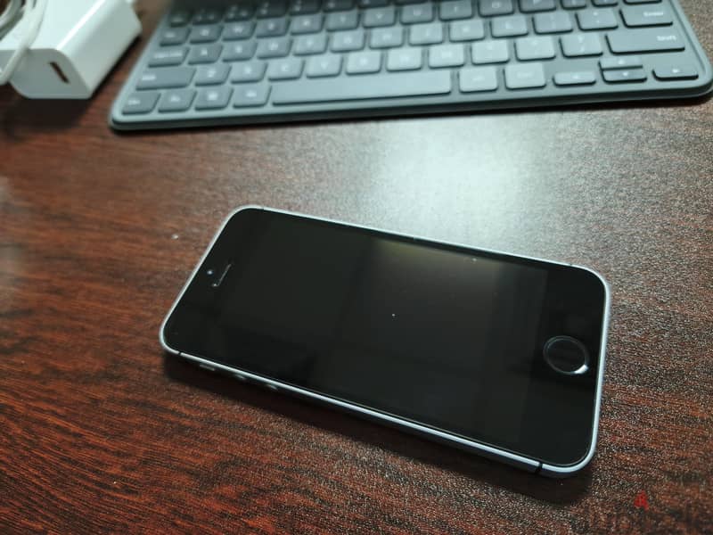 Apple - iPhone SE 2
