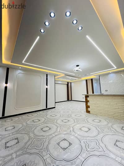 شقه في الإسكندرية العجمي شاطي النخيل عاشر عماره من البحر تشطيب فاخر ومميز جدا موقع سكني ممتاز مسجله وكامله المرفق
