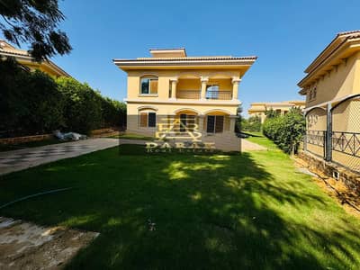 Luxury detached villa corner passage special finishing on the largest wide garden ready
