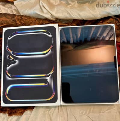 - Ipad pro m4 11-inch 256-GB Wifi