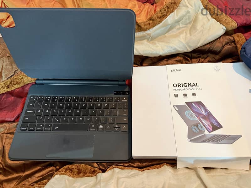 - Ipad pro m4 11-inch 256-GB Wifi 4