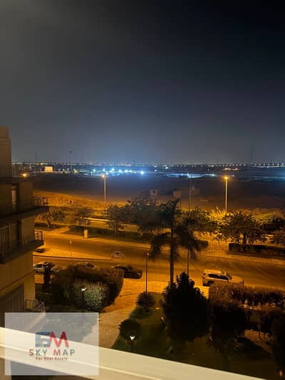 شقه 149m للبيع كاش في مدينتي فيو شارع رئيسي تشطيبات خاصه بالفرش و الاجهزه