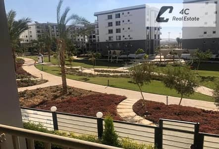 Apartment for sale 172 m with lowest down payment and 90,000 quarterly installment 3 Bdr prime location in Hyde Park Fifth Settlement New Cairo next t