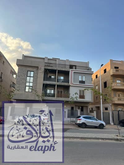  FOR SALE – Prime Half-Roof Apartment in El Koronfel 8 Villas | First Settlement    Prime Location in El Koronfel 8 Villas • Modern façade • Onl