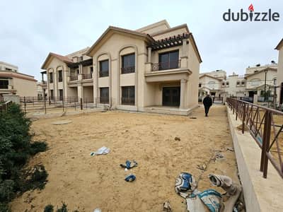 للبيع فيلا F3 كورنر باقل اوفر موقع مميز