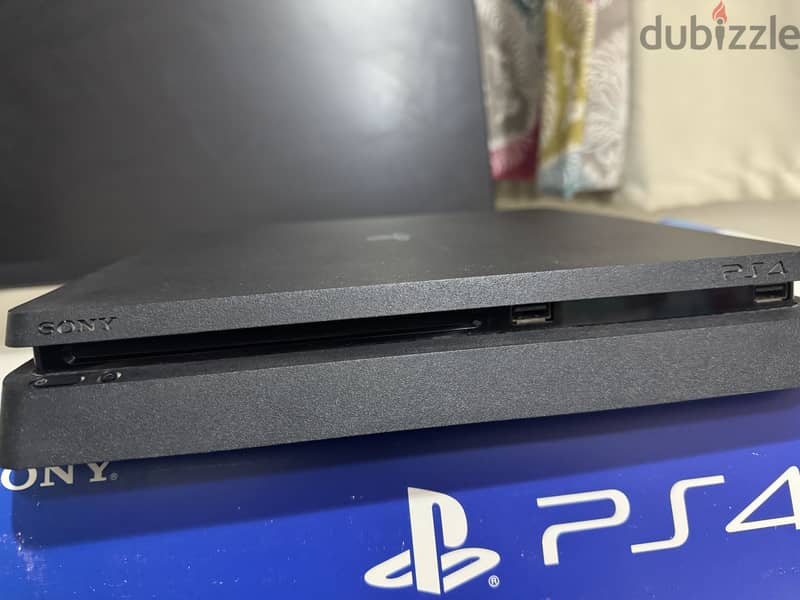 PS4 slim 1