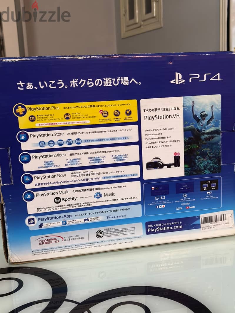 PS4 slim online (white ) Like new with box  With two controllers 1